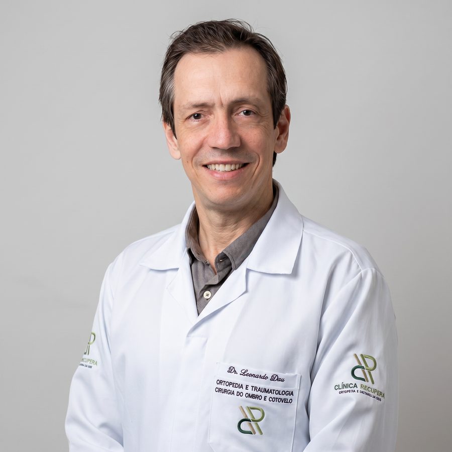 Dr. Leonardo Dau, ortopedista especialista em ombro e cotovelo